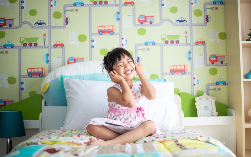 Kamar tidur dengan warna cat kamar yang sejuk dan hangat untuk mendukung kualitas tidur