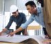 Tim jasa arsitek Bogor sedang mendiskusikan gambar kerja proyek rumah custom di studio
