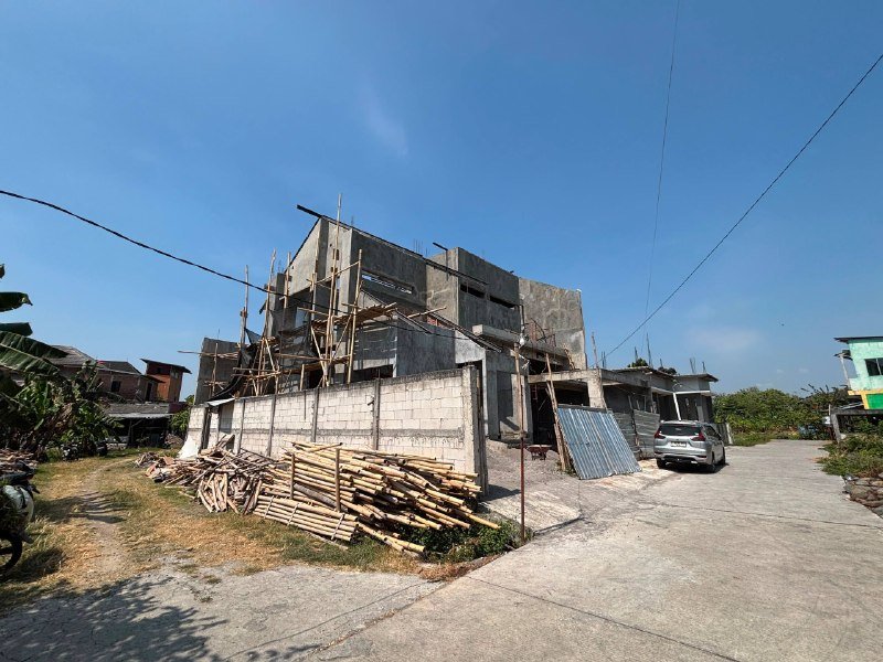 Tampak luar proyek rumah saat Supervisi Sibambo Studio di Kabupaten Demak untuk memantau progres pembangunan.